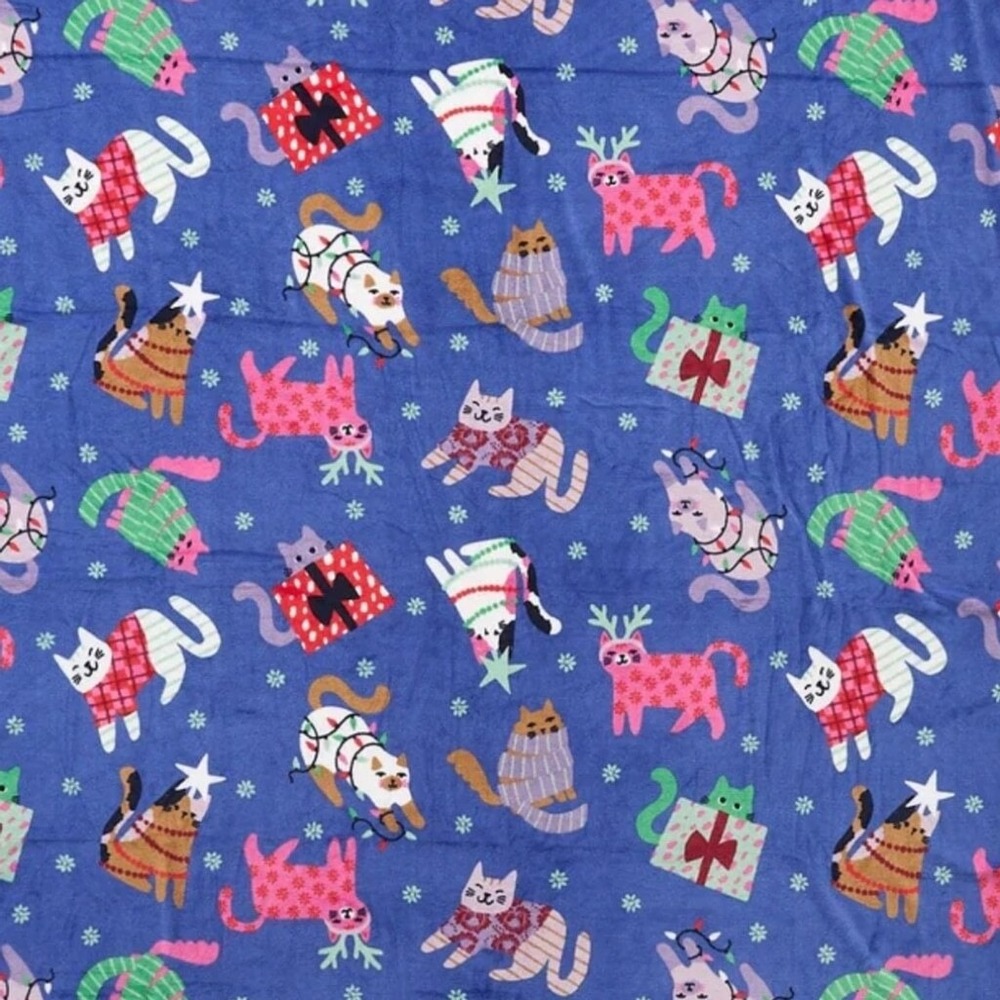 NWT Vera Bradley Plush Blanket Sock Set Blue Catnip Christmas Holiday Cats Soft - Picture 2 of 5